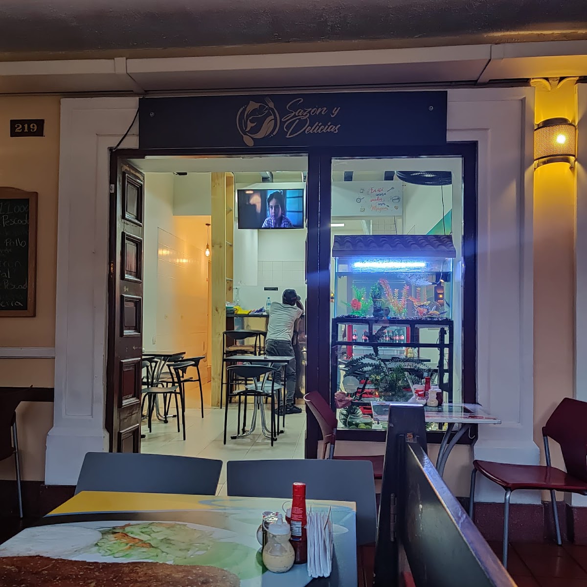 Sazón y Delicias