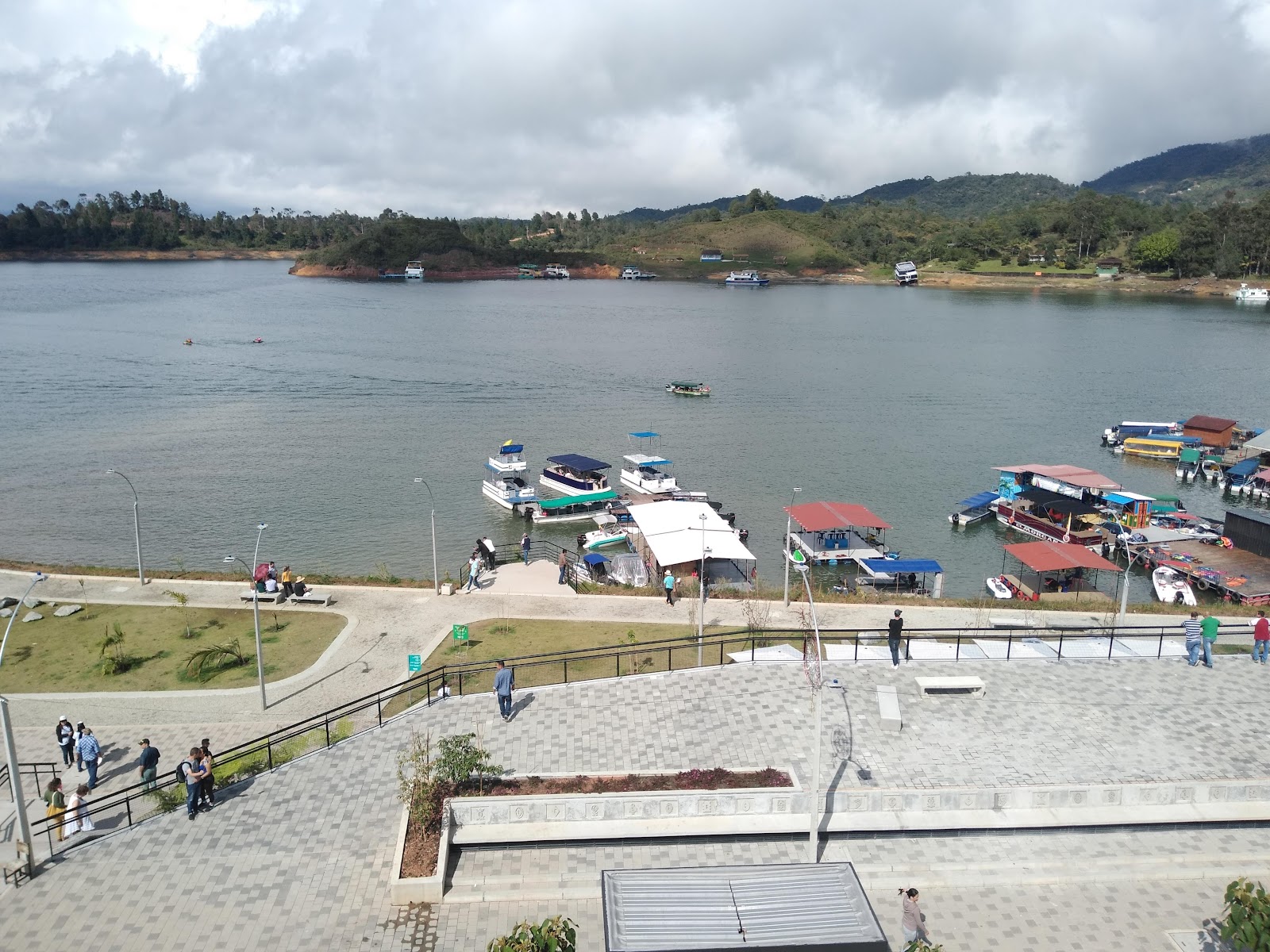 Restaurante Parrilla Bar Mirador del Lago
