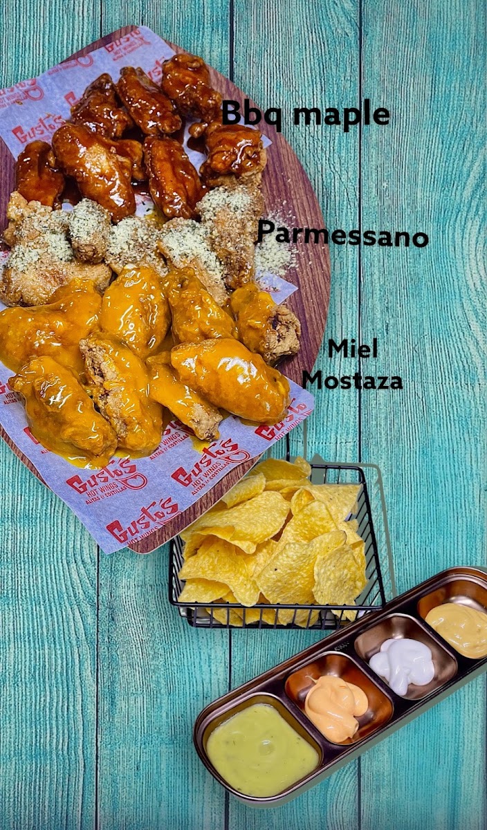 Gusto's HOT WINGS