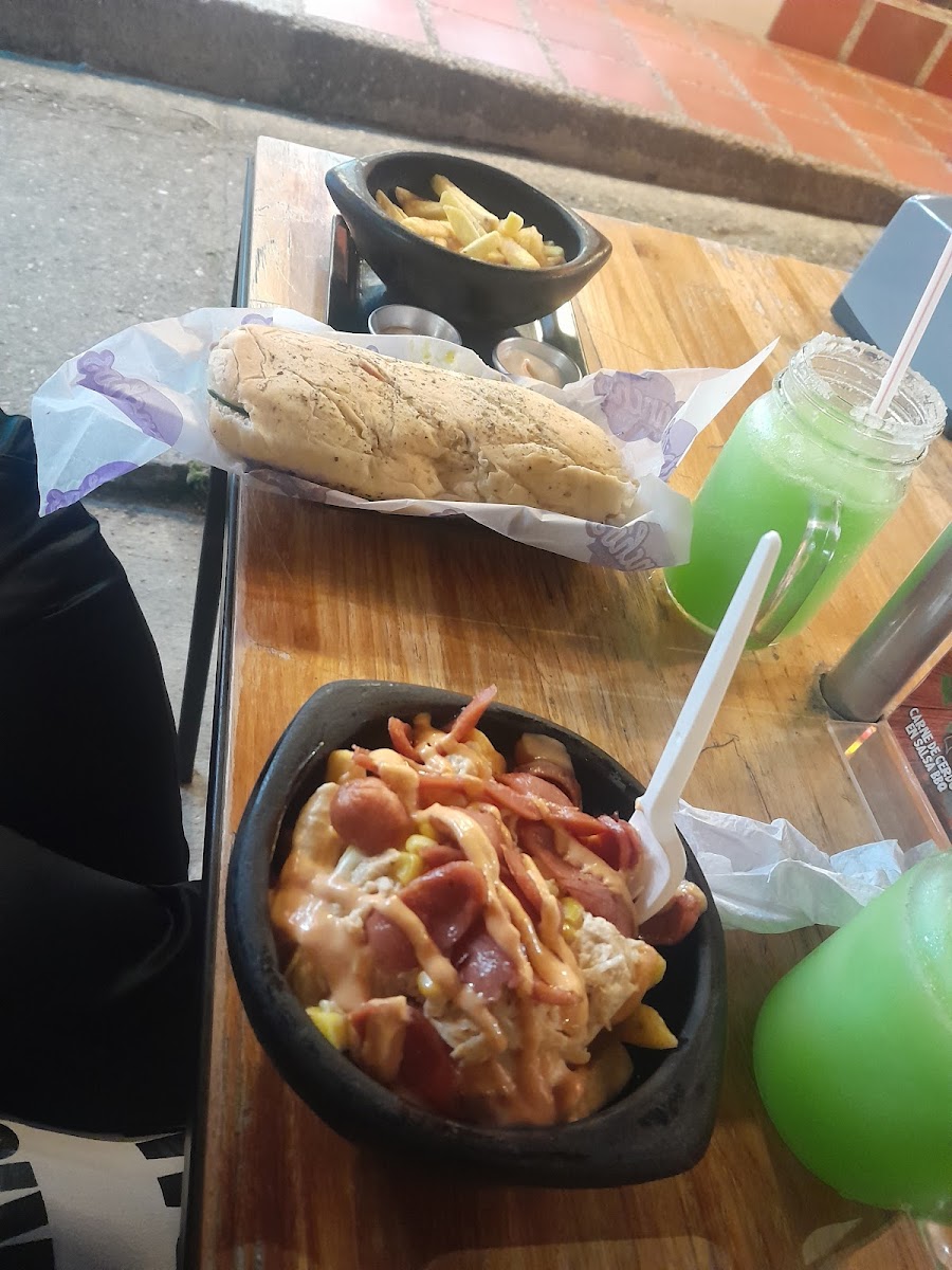 Sanchos. Sandwich &Jugos