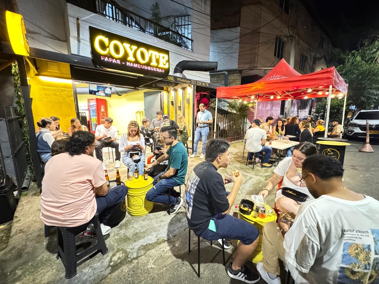 Coyote papas y hamburguesas