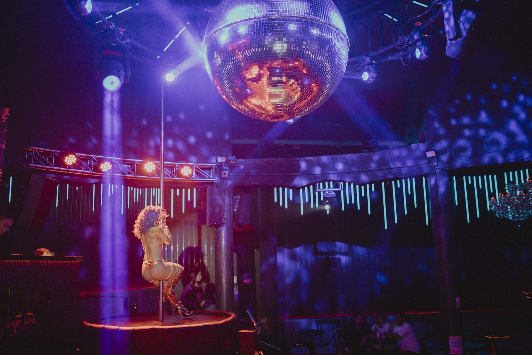 ZERO NIGHT CLUB