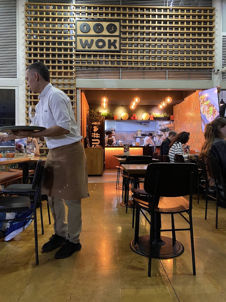 123 WOK / Interplaza /Medellín