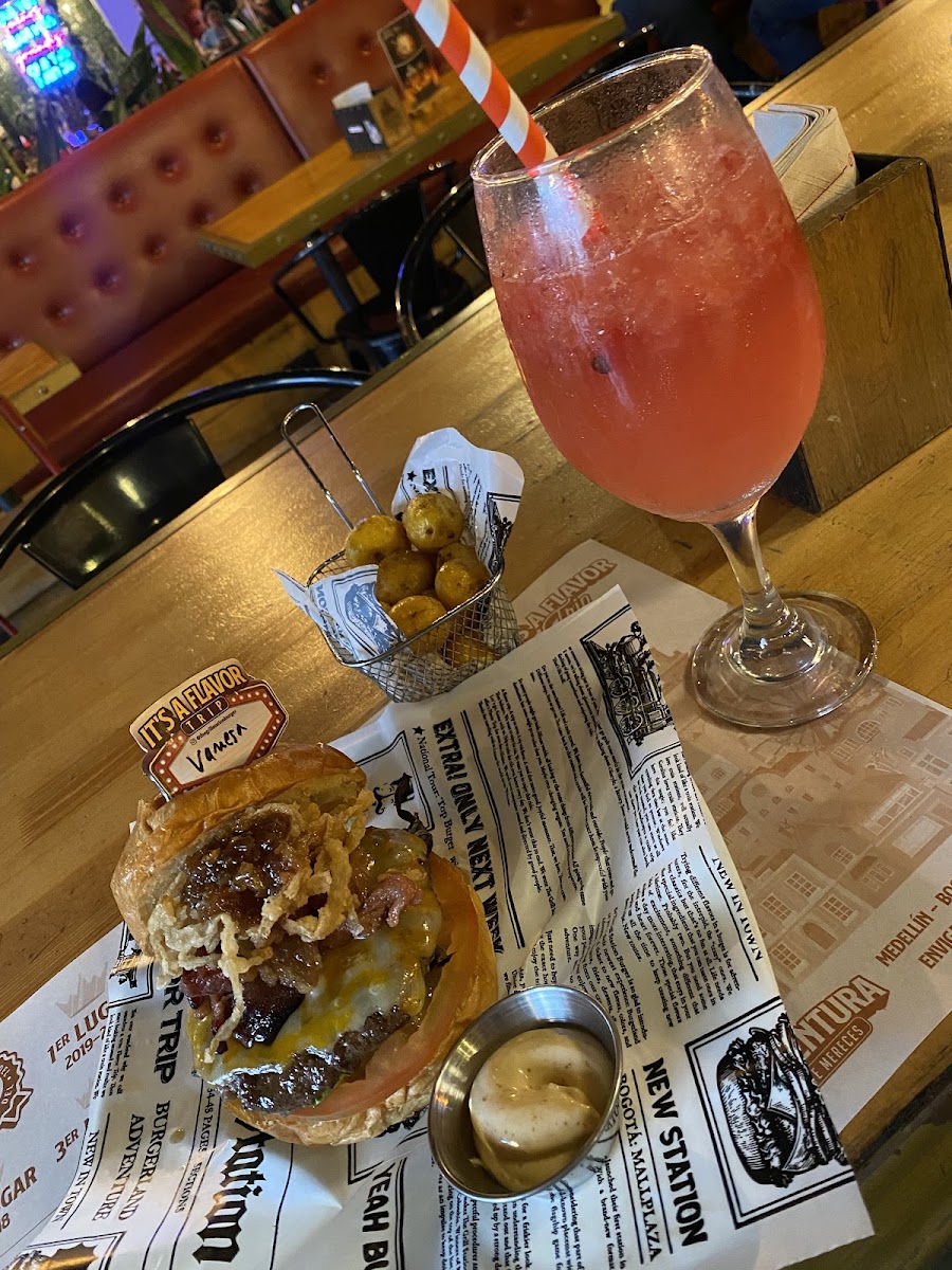 The Grill Station Burger - Los Colores