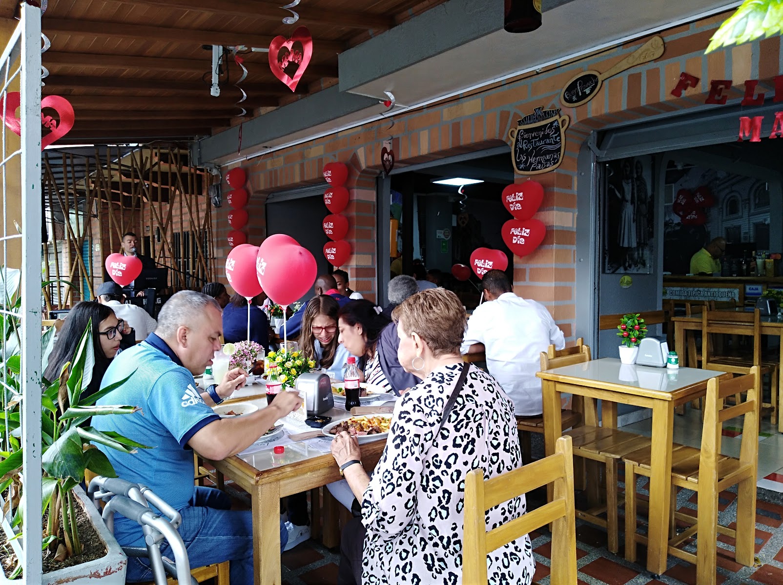 Las Hermanas Paisa Restaurante