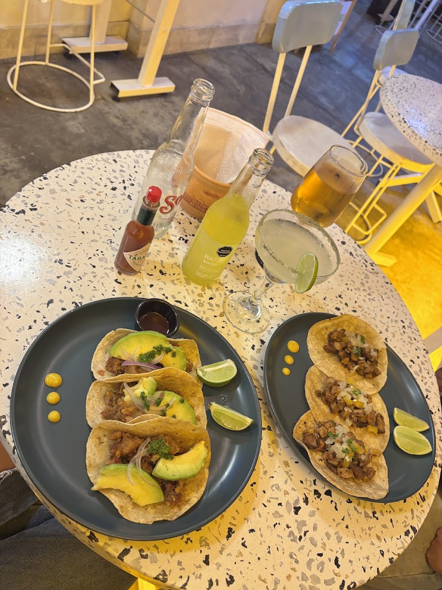 MEXIQUE Tacos & Tequila
