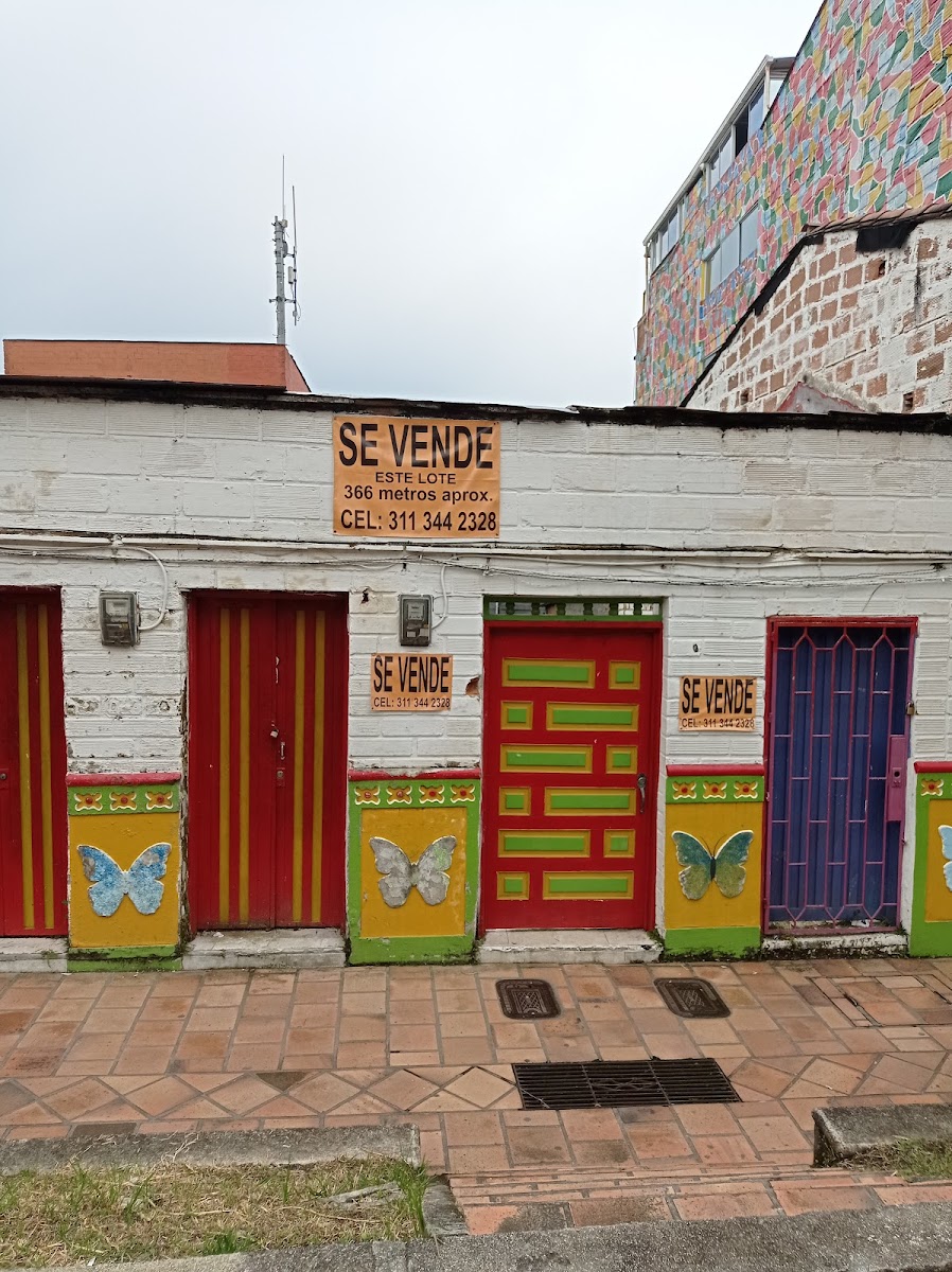 Pollo Asado Y Licorera