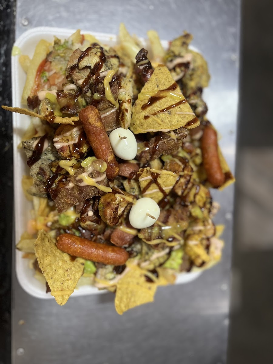 MACABRA Papas & Parrilla