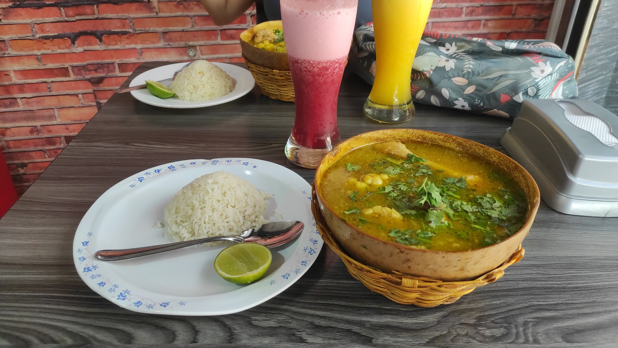 AL CARBON ¡COMIDA RÁPIDA COSTEÑA!