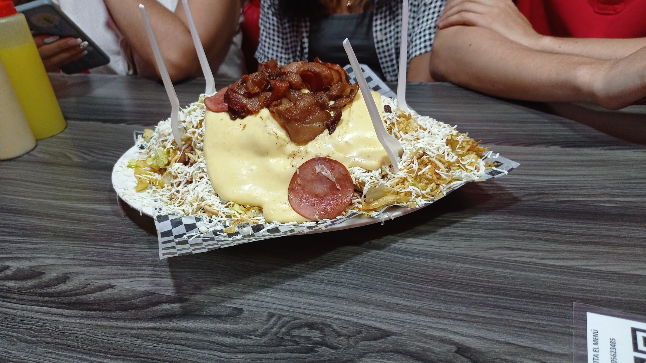 AL CARBON ¡COMIDA RÁPIDA COSTEÑA!