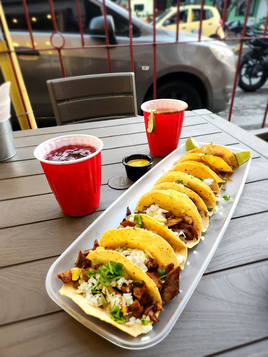 Canta y no llores taqueria.