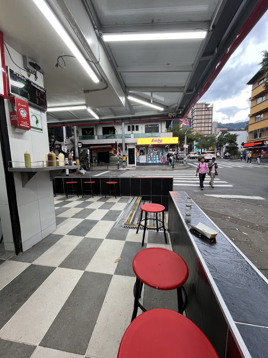 Los Perritos | Perros Calientes y Hamburguesas Sede Poblado la 10