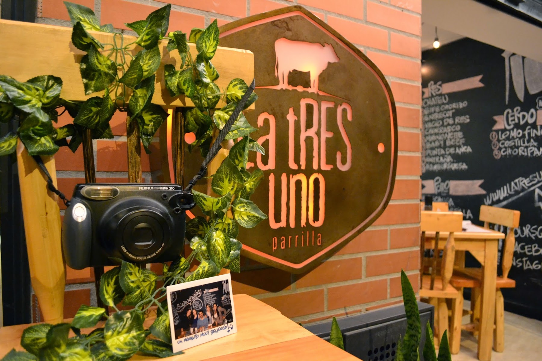 La Tres Uno · Parrilla