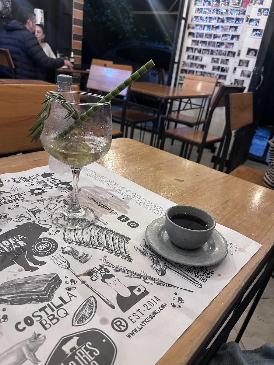 La Tres Uno · Parrilla