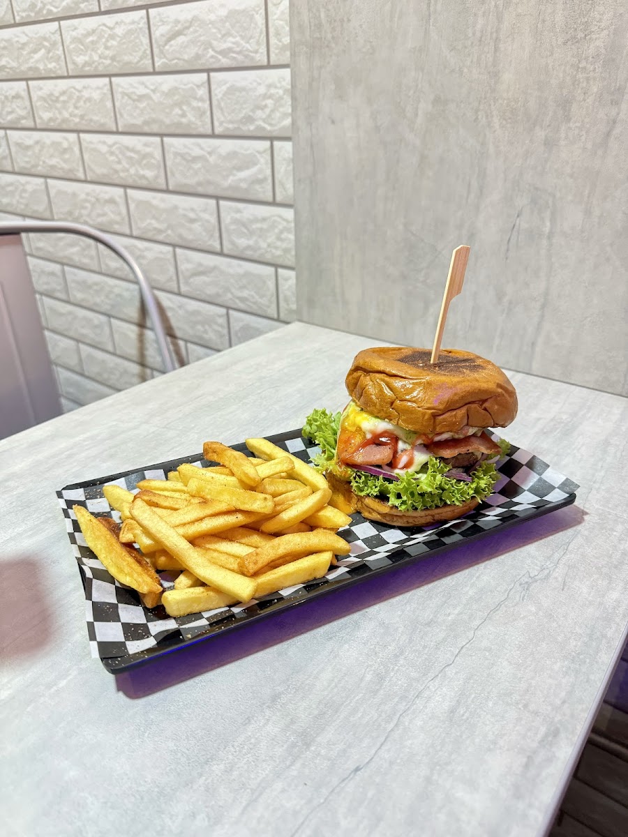 LLERAS GRILL