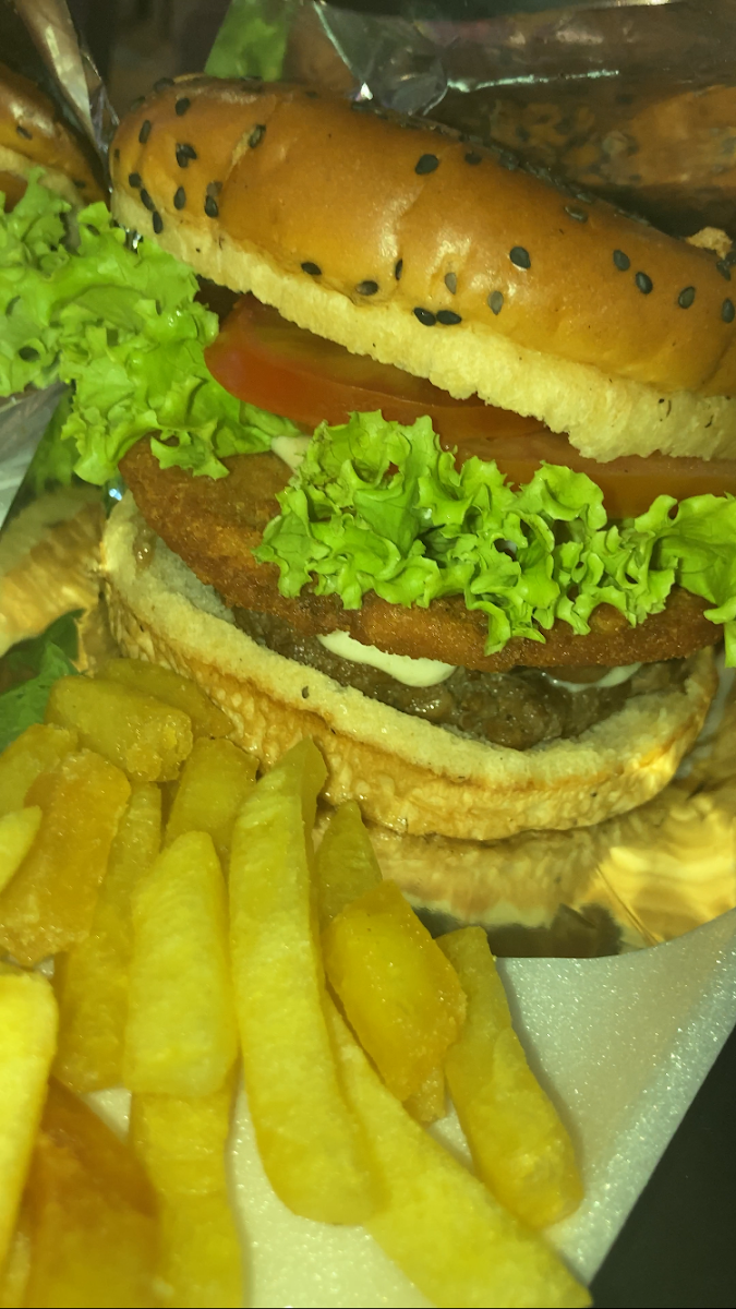 Mega Burger Lleras