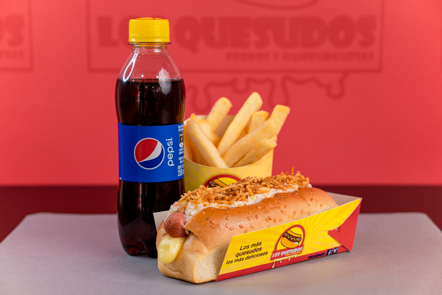 Los Quesudos Perros y Hamburguesas sede La Floresta
