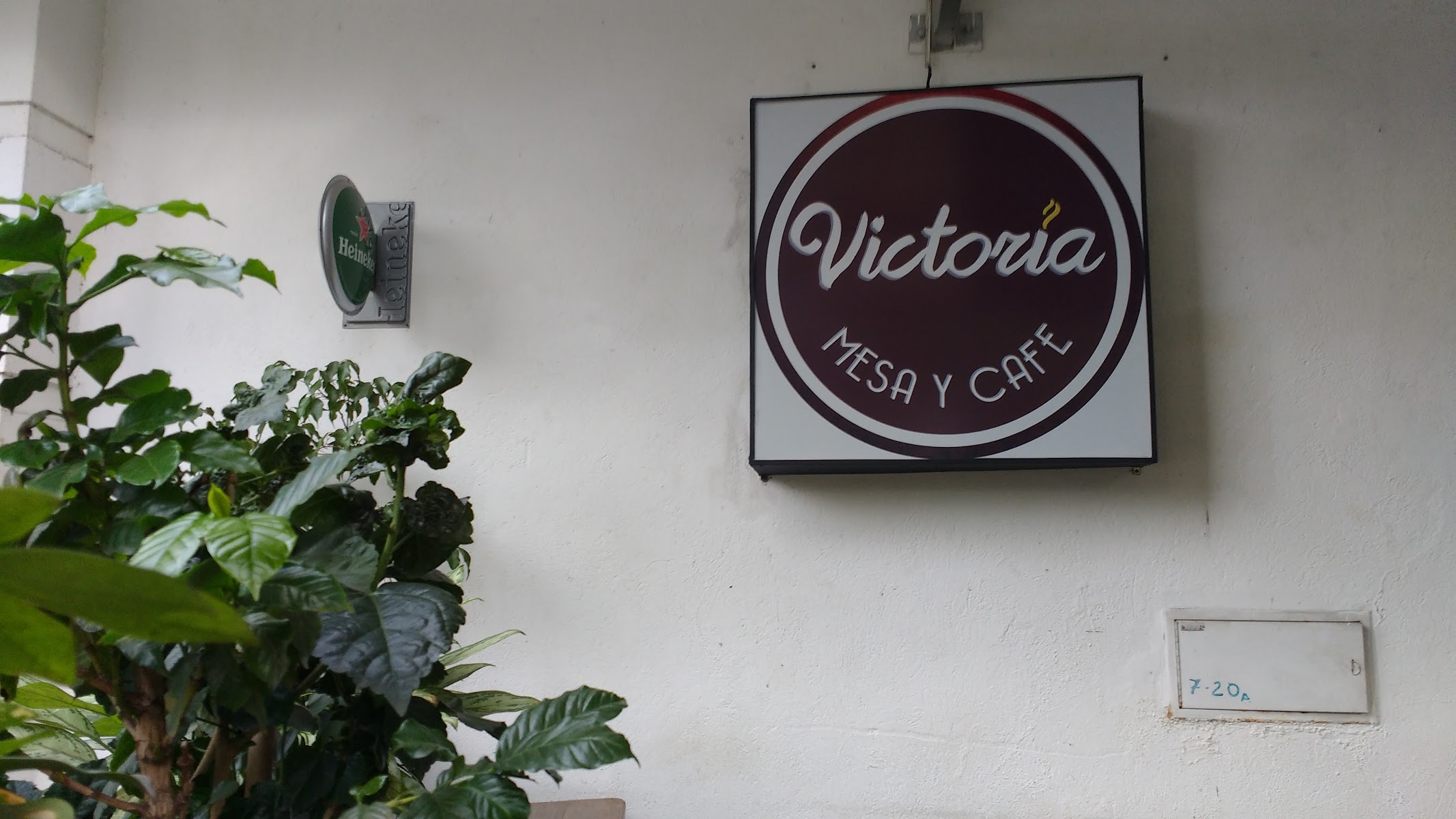 Victoria Mesa y Café