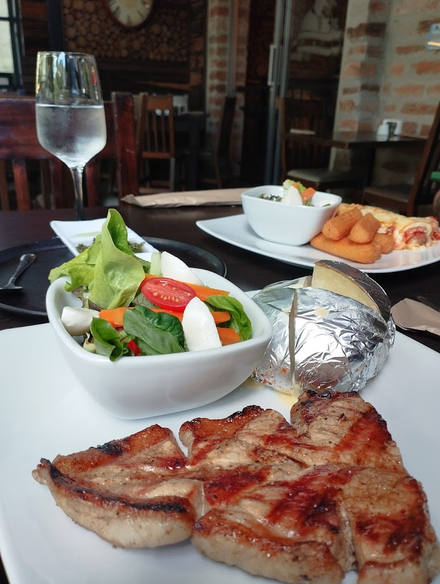 La Pampa Parrilla Argentina (Provenza) - Restaurantes Medellin - Musica en Vivo