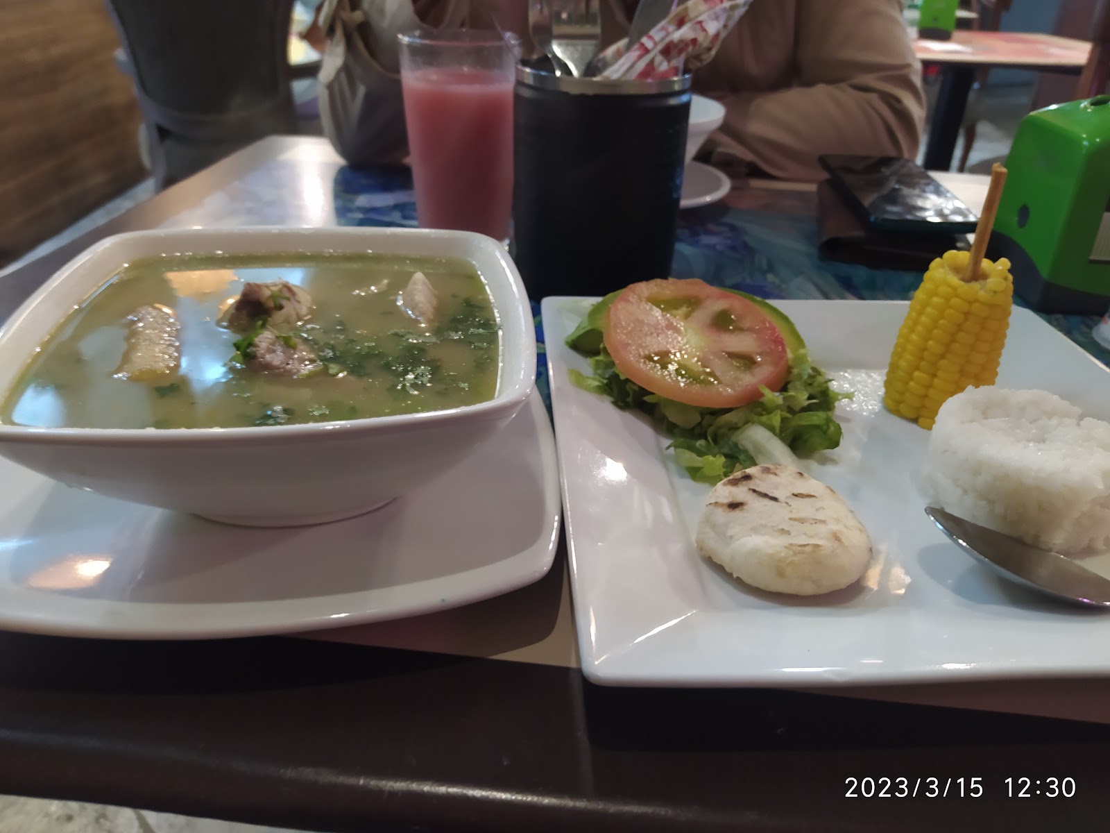 Pipa y Mima = Café y Restaurante