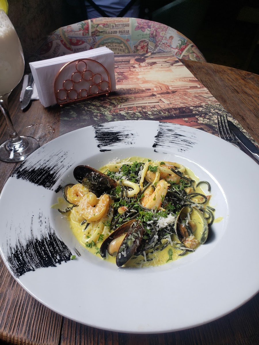 La Rue Bistro Bar