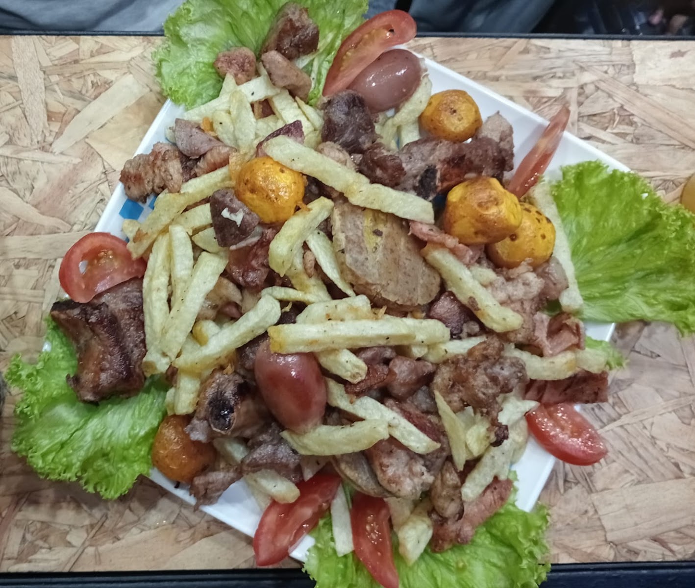 POTATONES J Y M papas y patacones