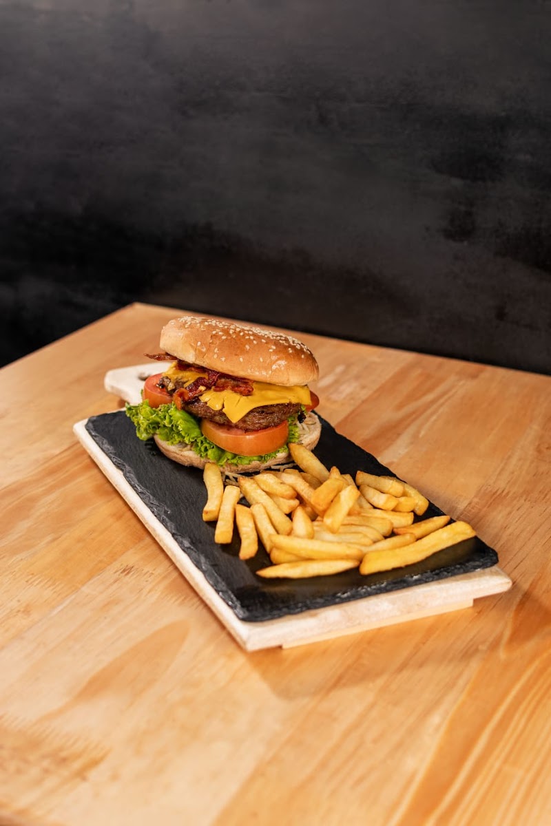 Majo's grill