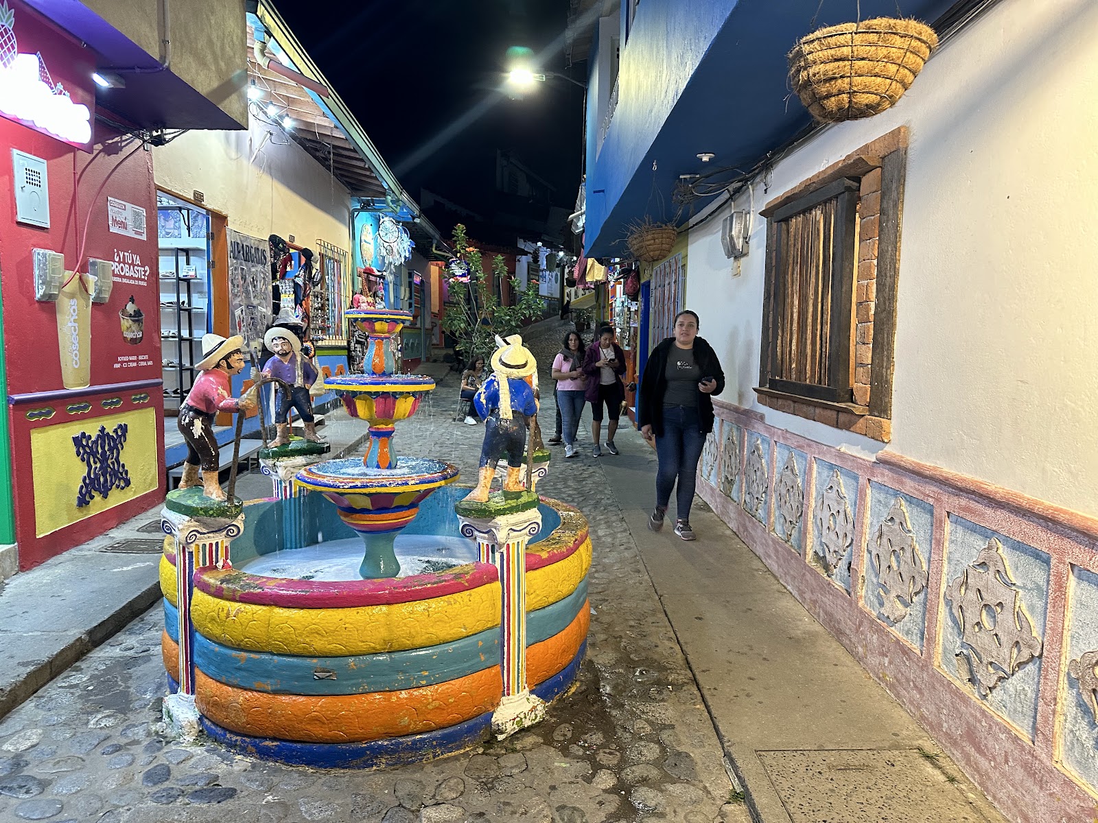 CAFETERIA FLORES DEL PARAÍSO