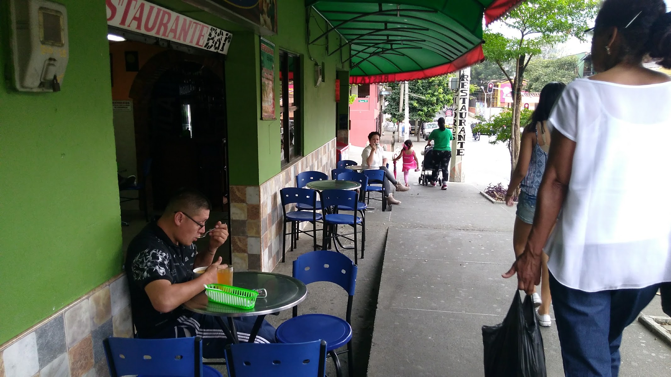PENSILVANIA, RESTAURANTE Y ESTANQUILLO