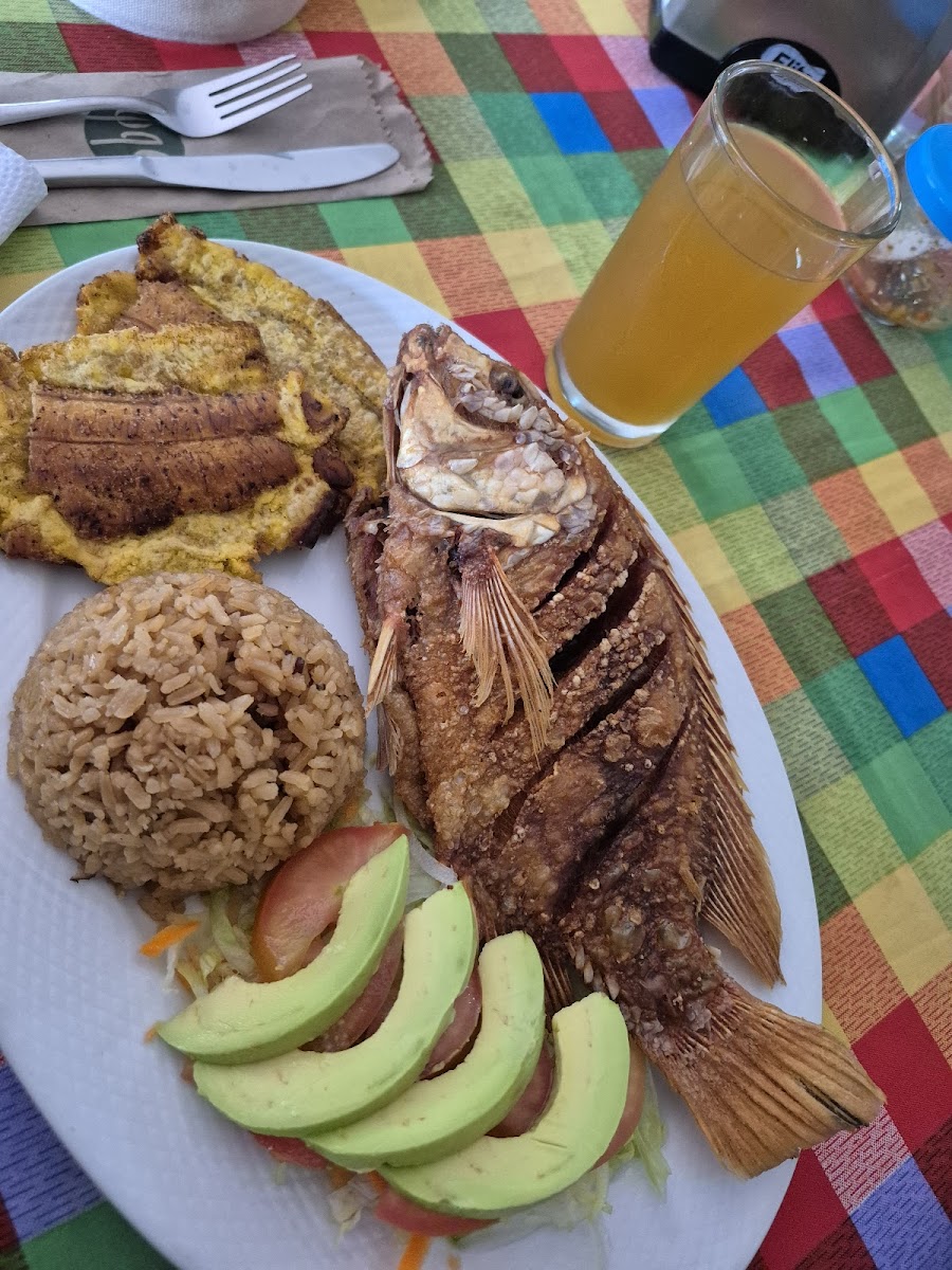 Pescados y Mariscos Los Alpes