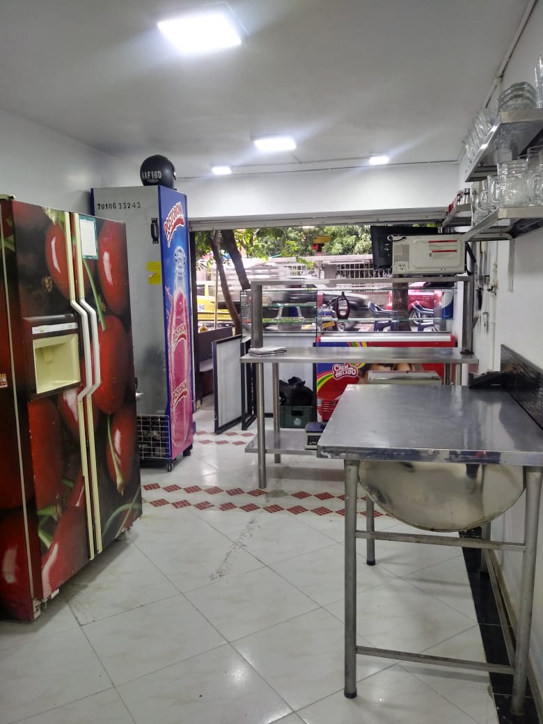 cerezos Pizzería Y Helados
