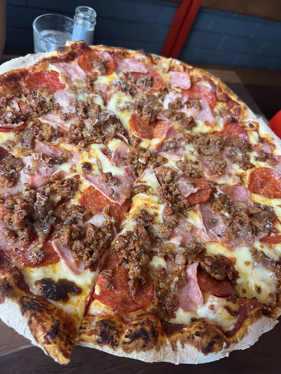Pioneros Pizza