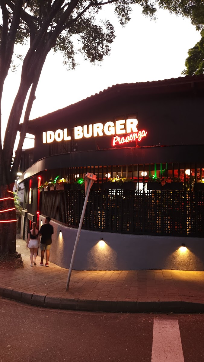 Idol Burger Provenza