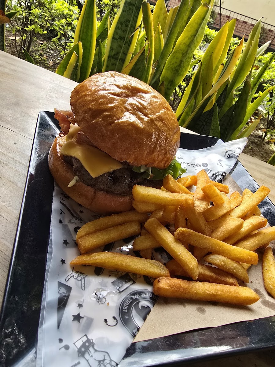 Idol Burger