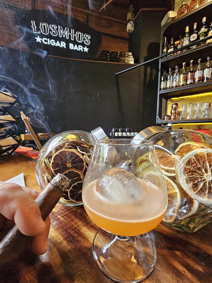 Losmios Cigar Bar