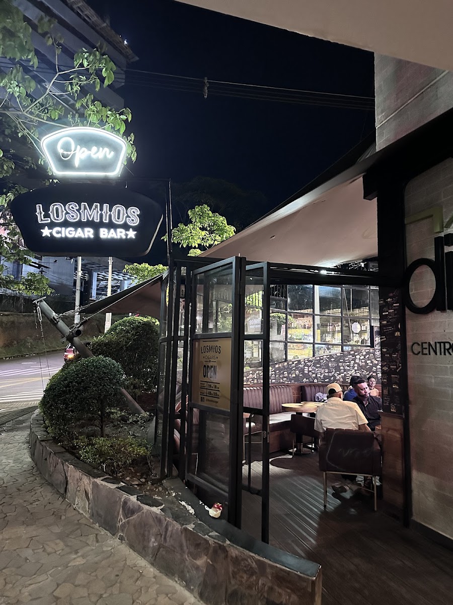 Losmios Cigar Bar