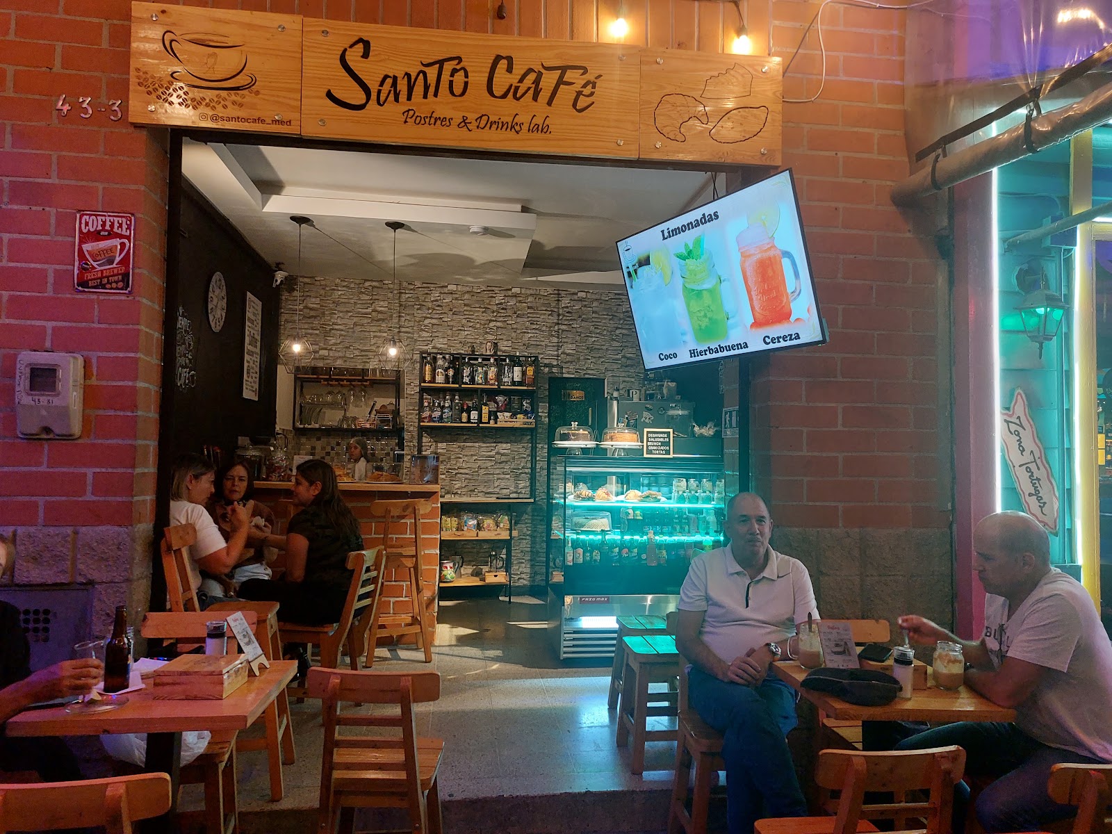 Cafe Bar. Santo Café Envigado