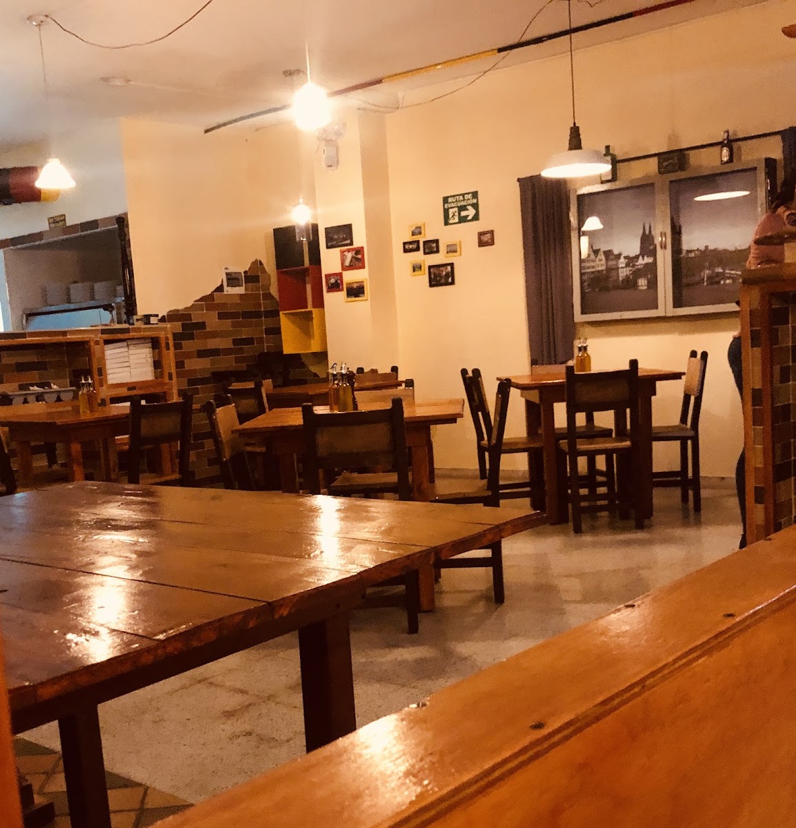 Pizzeria Bigote - Pizzería Alemana