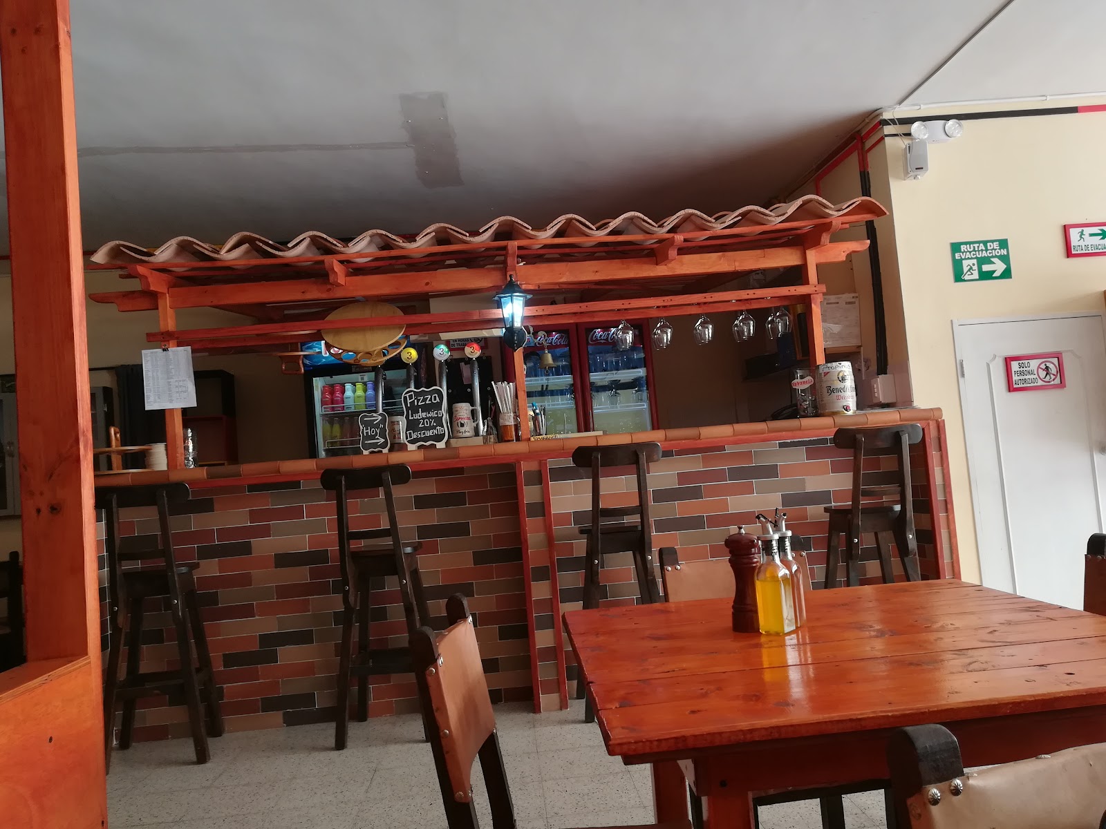 Pizzeria Bigote - Pizzería Alemana