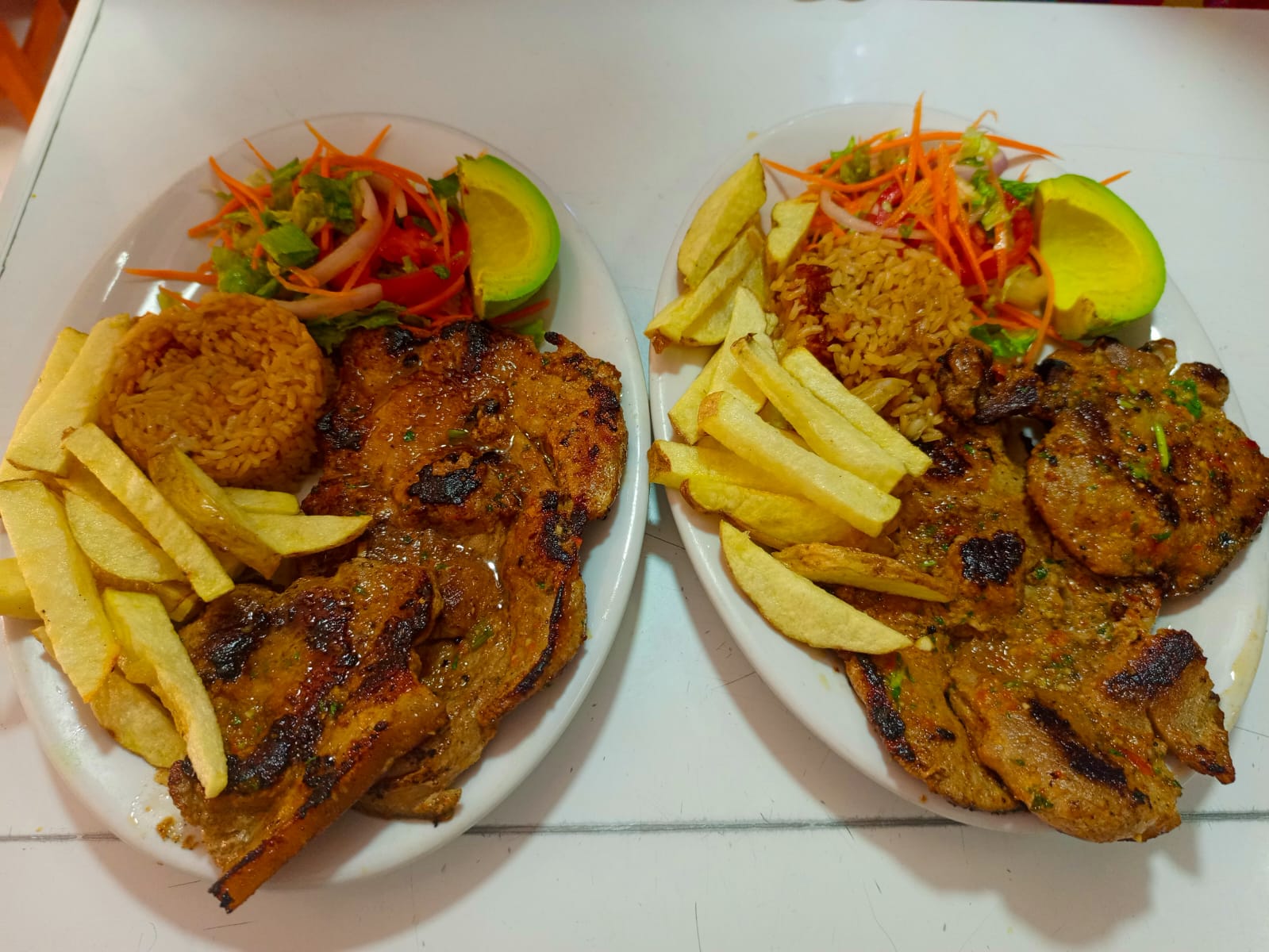Restaurante la Locura Desayunos y Almuerzos Caseros en Laureles Sancocho Sopas de Pescado Mondongo Chicharron Tilapia Sierra