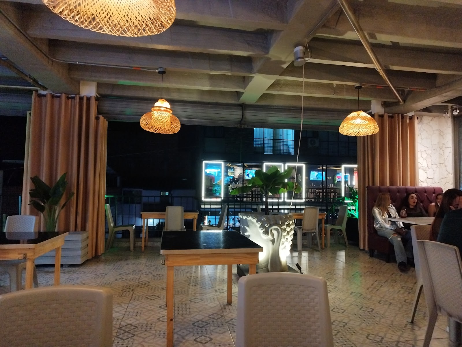 Fusión: Restaurante, Sushi, Bar