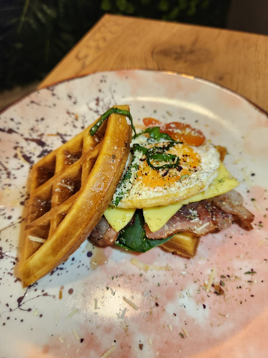 HAPPINESS CAFÉ