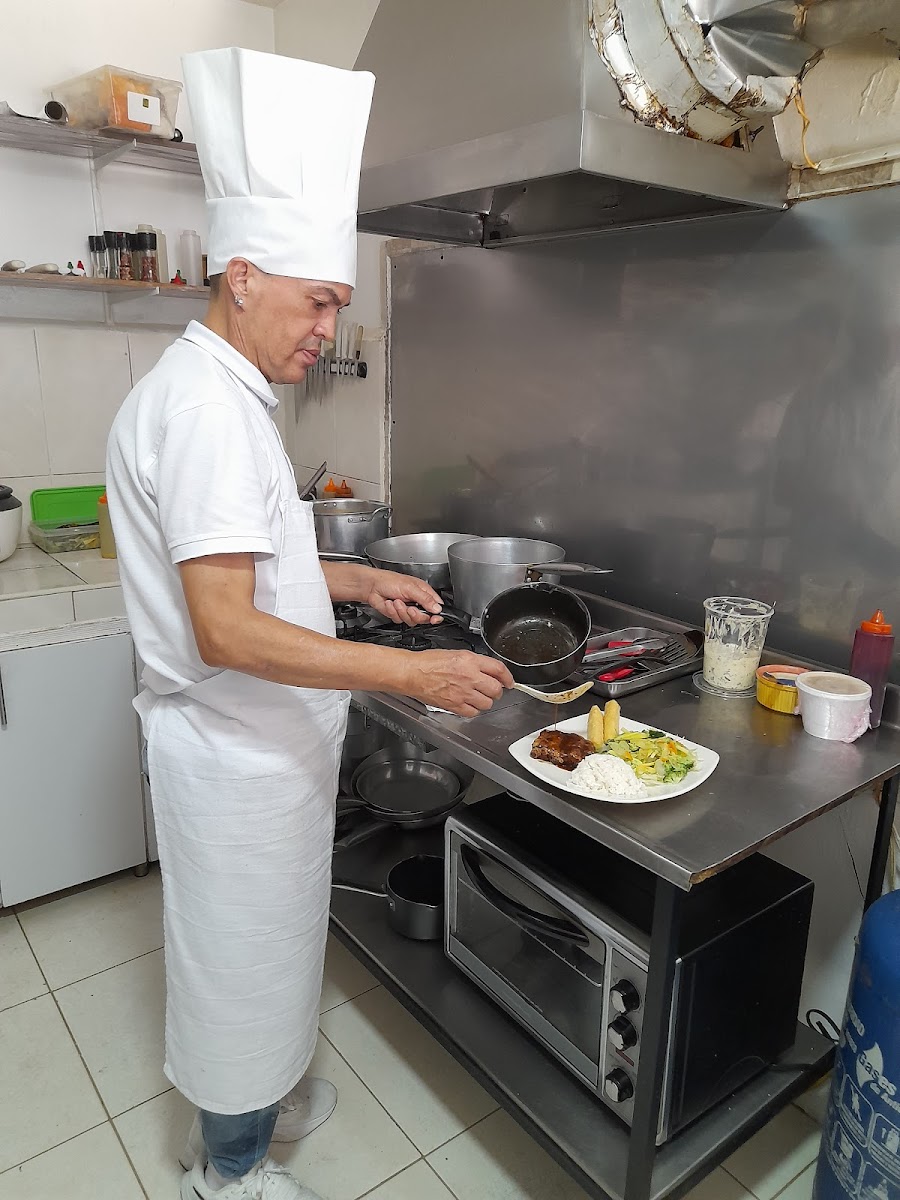 RESTAURANTE UVA Y SARTENES