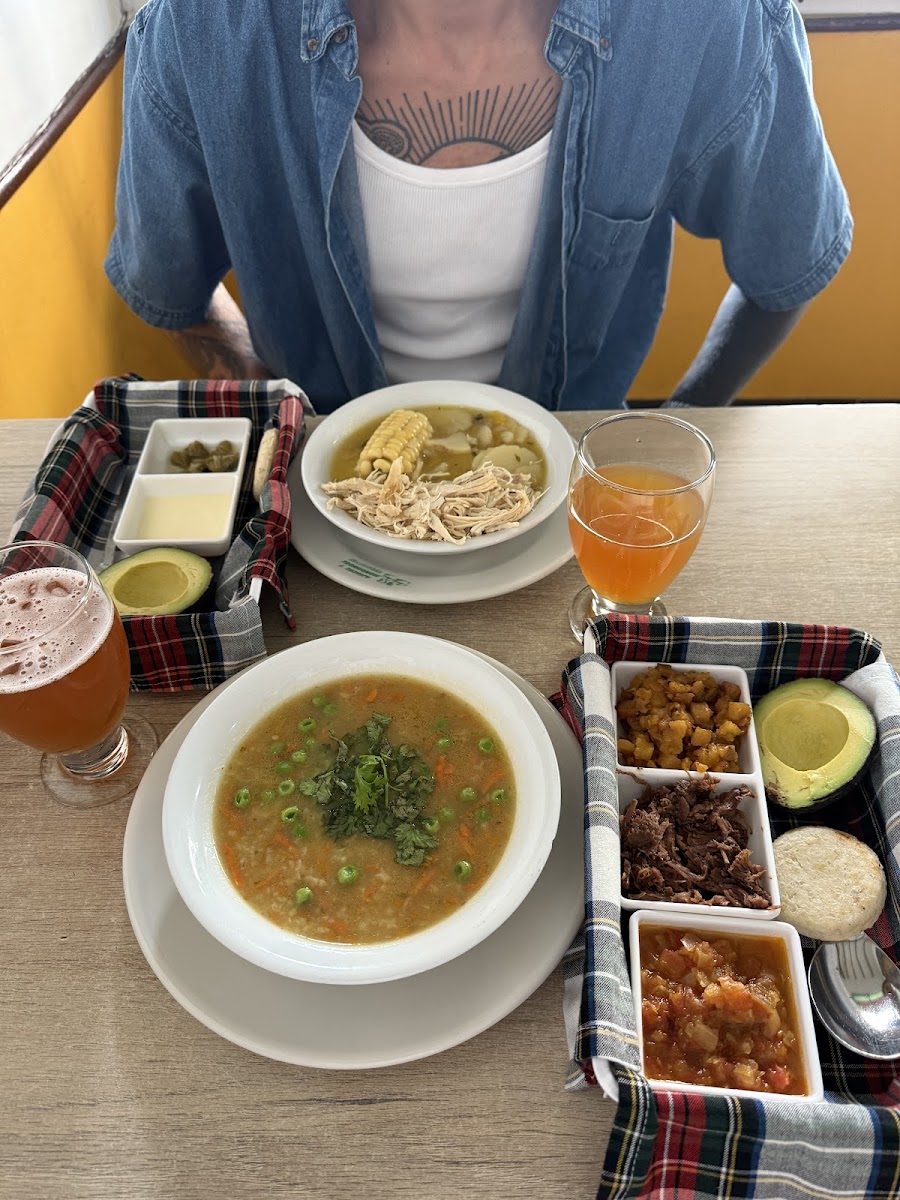 Ajiacos y Mondongos