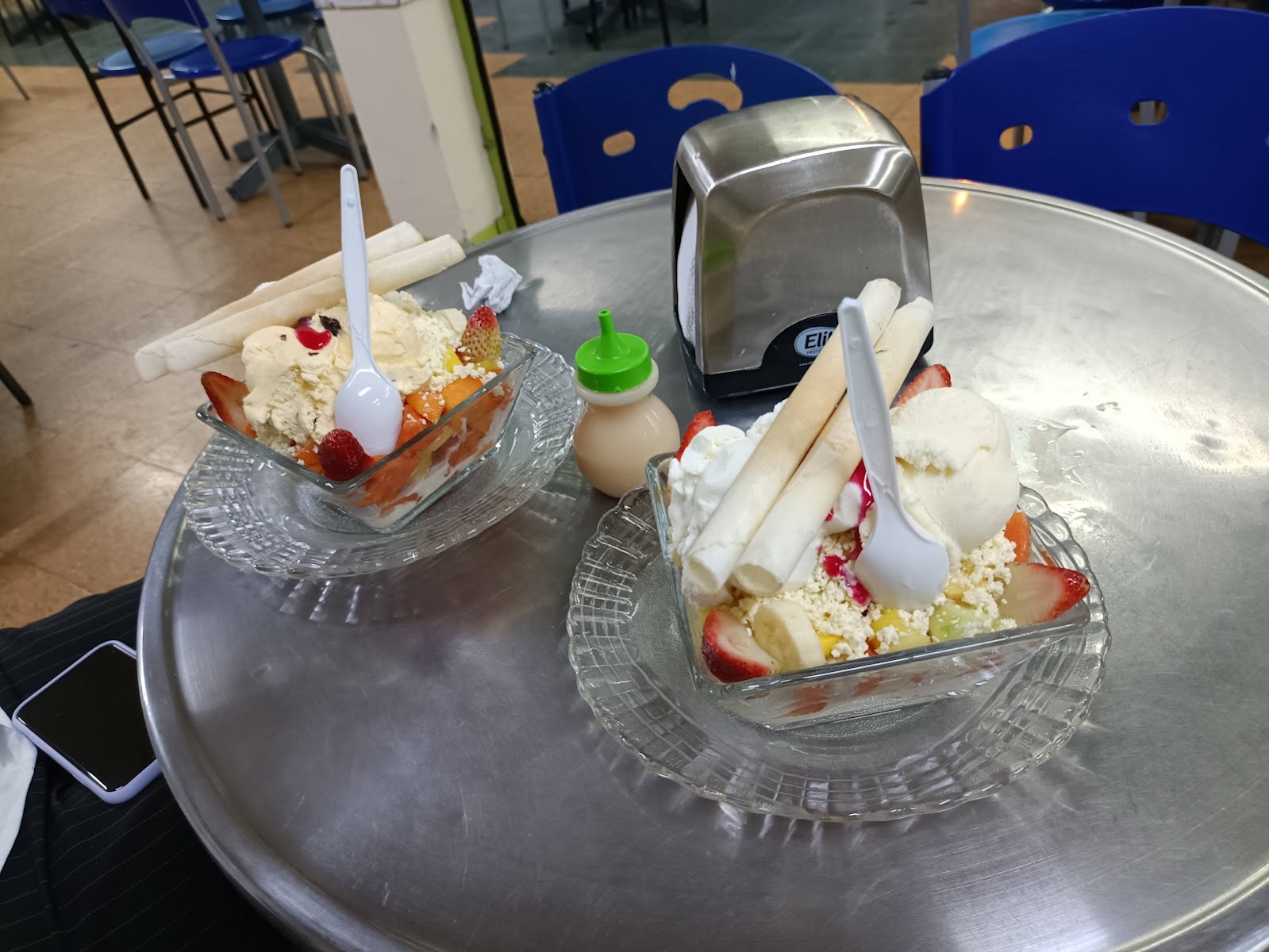 Frutería Frutas y Más Frutas de La 80