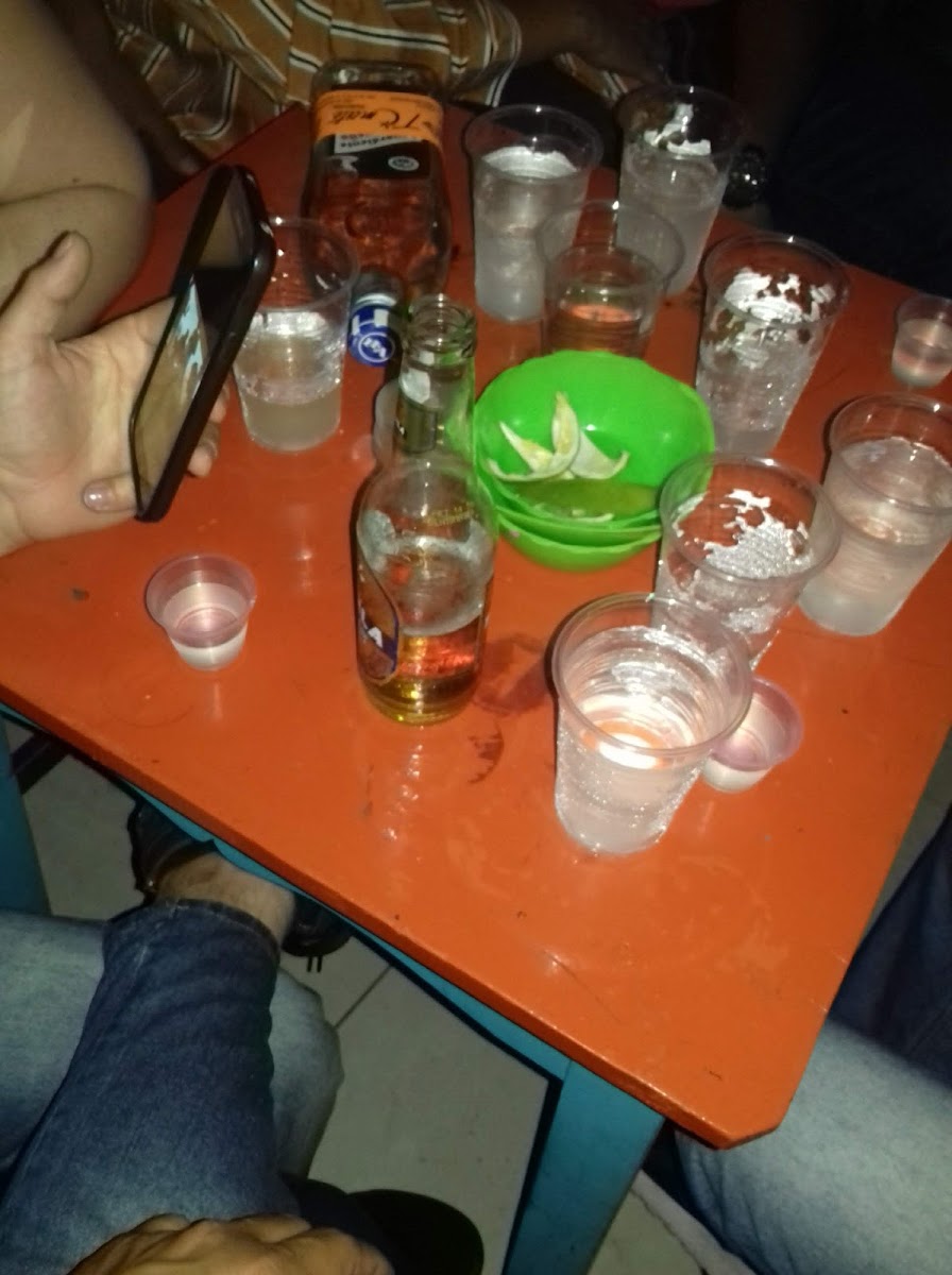 TOMATE UNO FONDA BAR