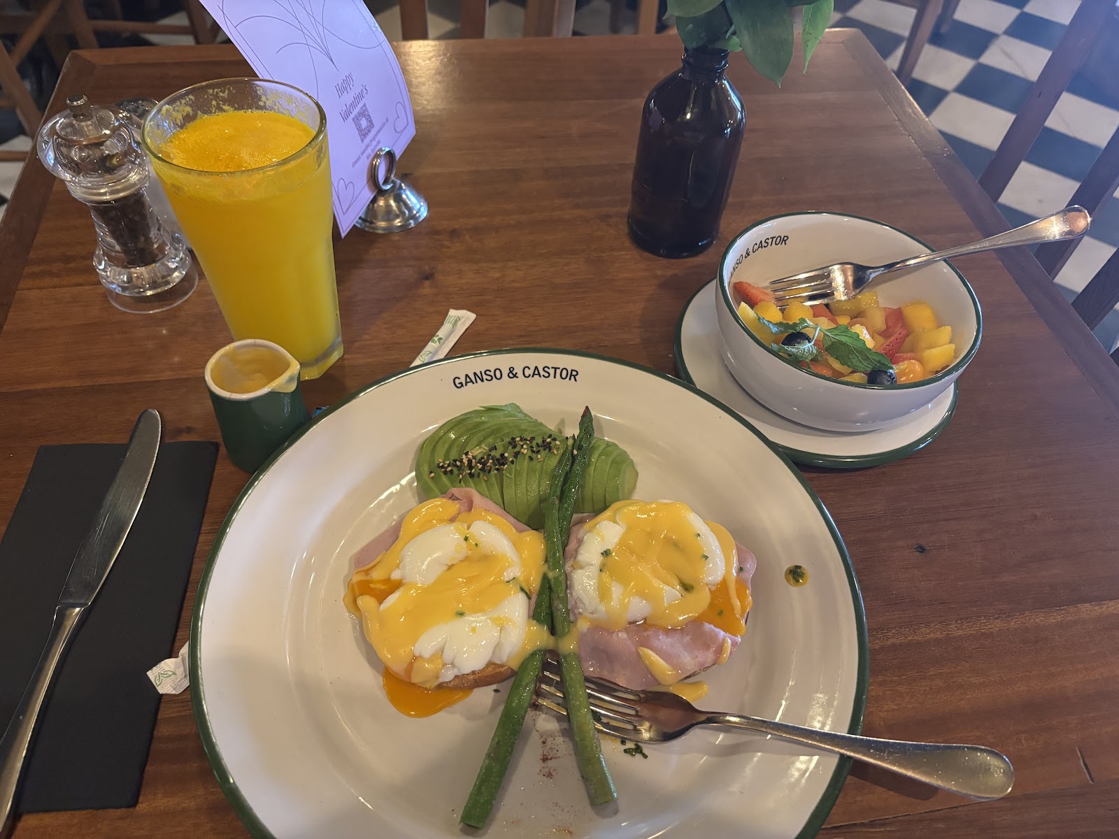 Ganso & Castor, Café - Bistro Manila