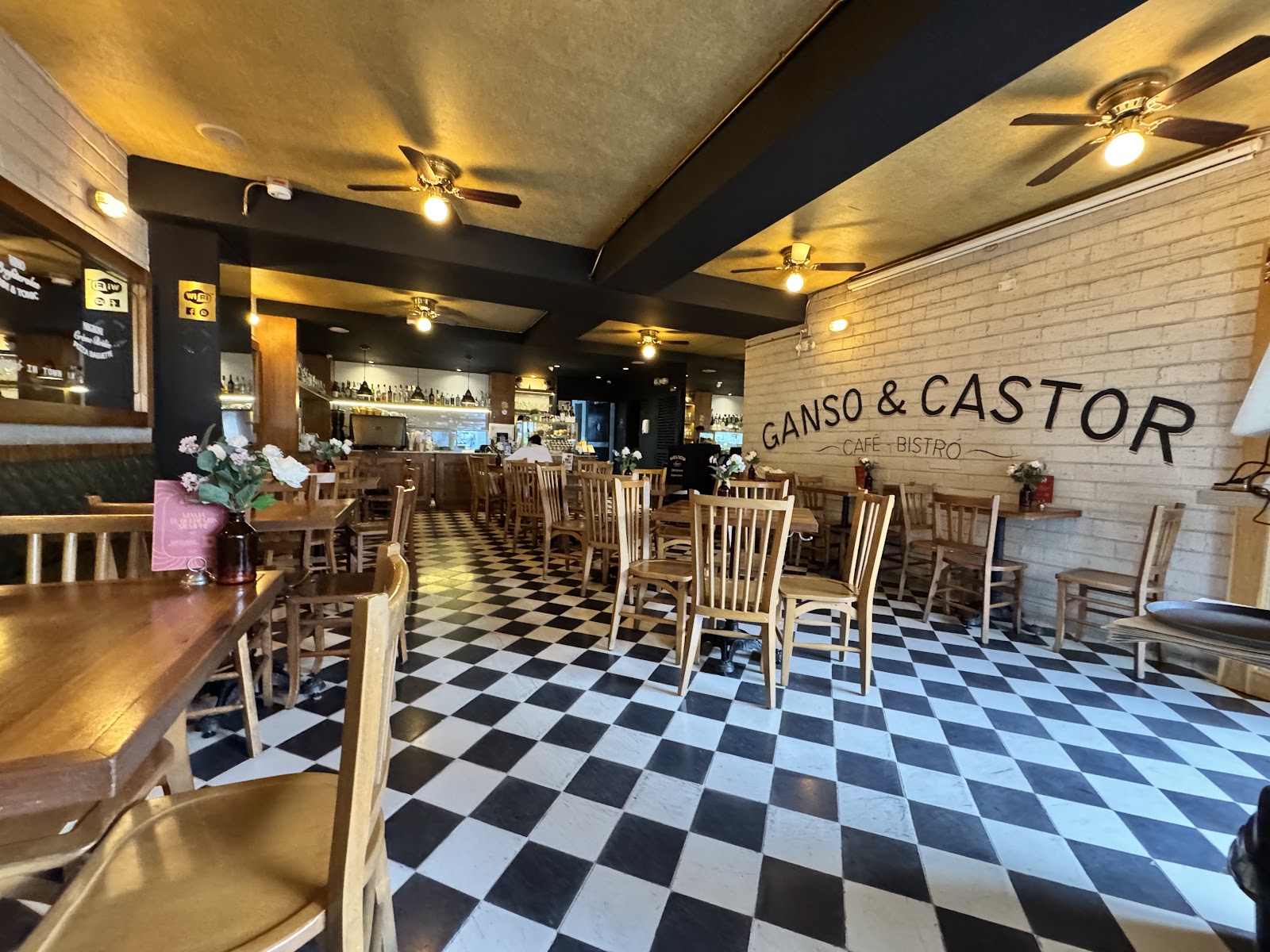 Ganso & Castor, Café - Bistro Manila