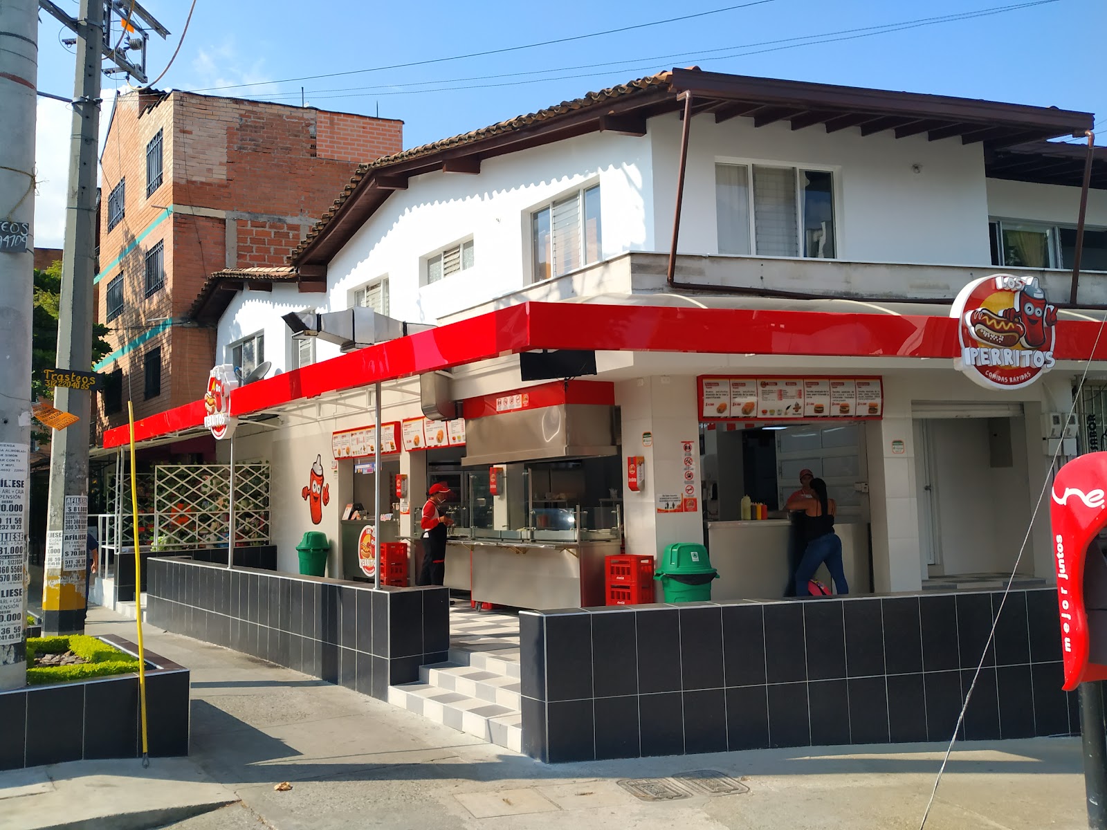 Los Perritos | Perros Calientes y Hamburguesas Sede Santa Mónica