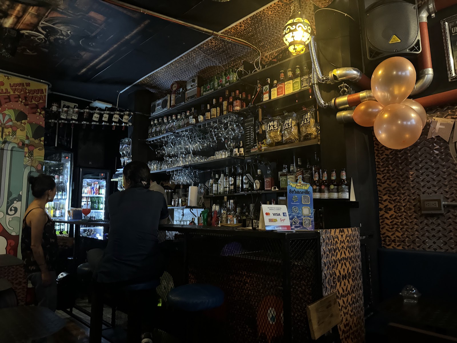 Submarillo Retro Bar